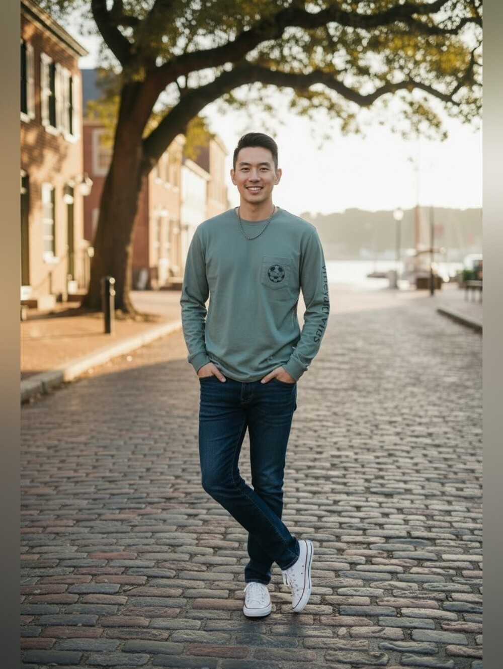 Vineyard Vines Men's Vintage Soccer Whale Long-Sleeve Pocket Tee in Sage